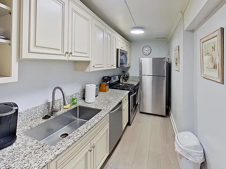 10801 Hartsook St #B — Photo 41