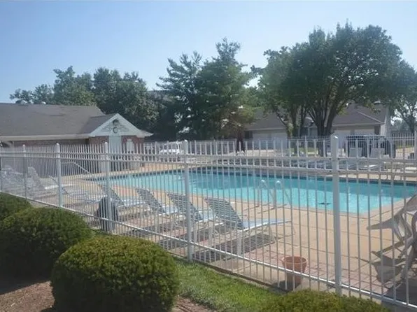 4317 Arrow Tree Dr APT K, Saint Louis, MO 63128
