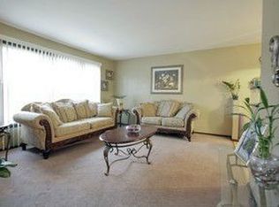 217 N Schmidt Rd, Bolingbrook, IL 60440