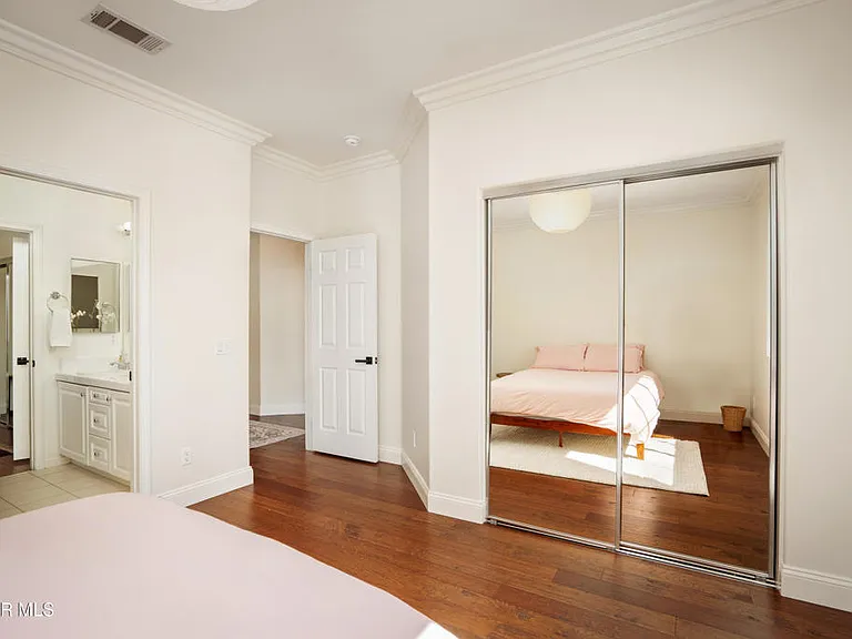 1004 Lambourne Pl — Photo 40