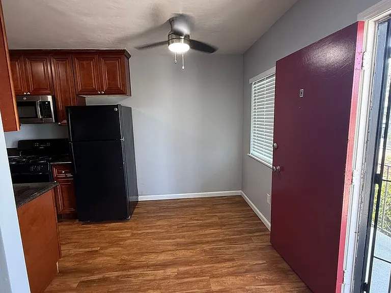 800 Emory St — Photo 10