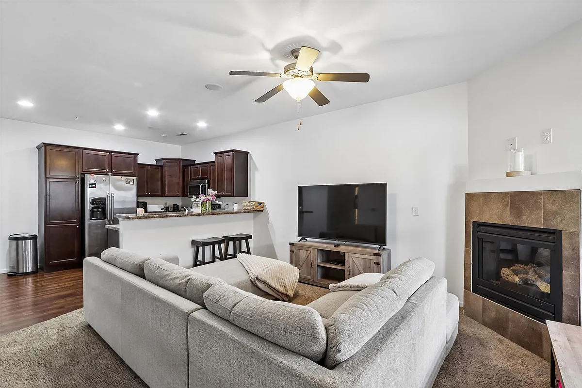Building Photo - 463 Cambria Dr