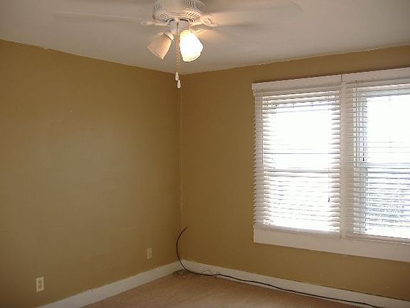 3 Bedrooms all Updated Windows,Plantation Blinds,Ceiling Fans