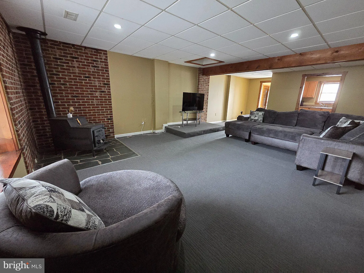 2 bed, 1.0 bath, 1290 sqft, $2,000 — Photo 2