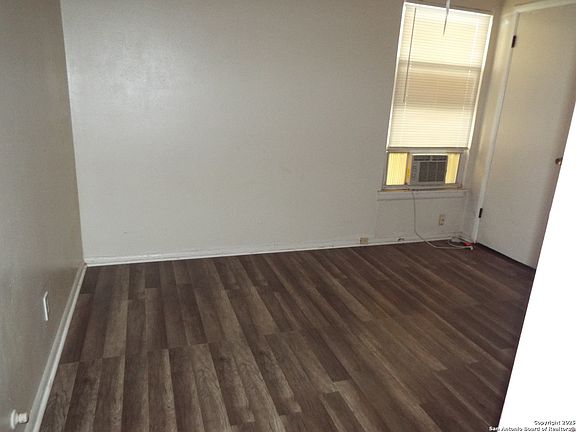 5th image of 243 Woley Dr