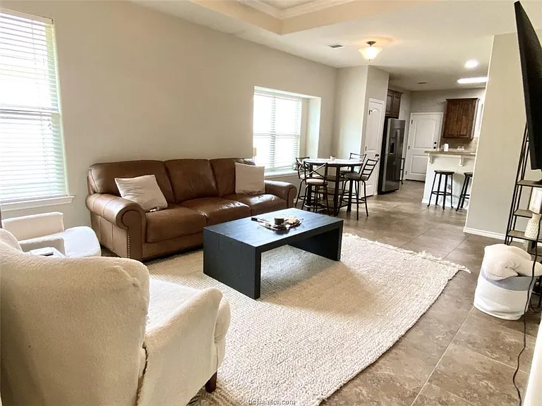 3806 Blackhawk Ln — Photo 13