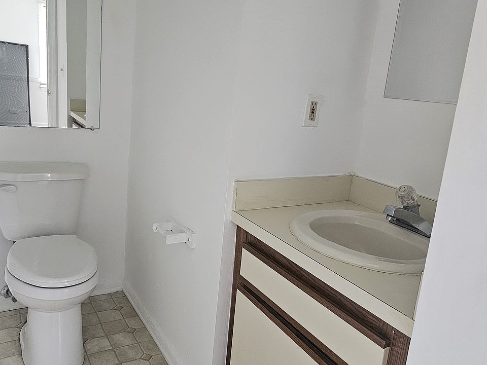 1/2 Bath in Bedroom