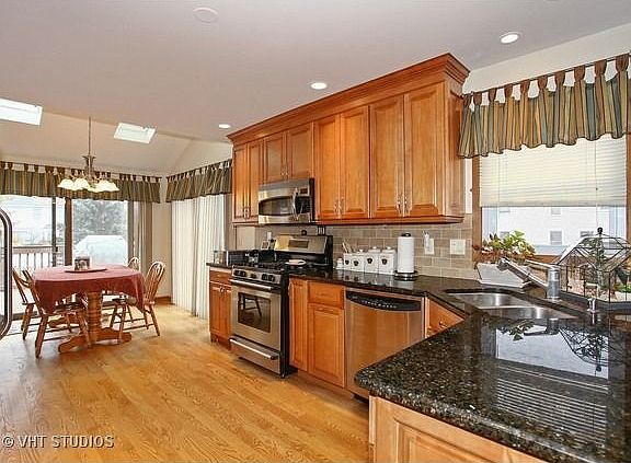 3rd image of 1345 Larkspur Ln