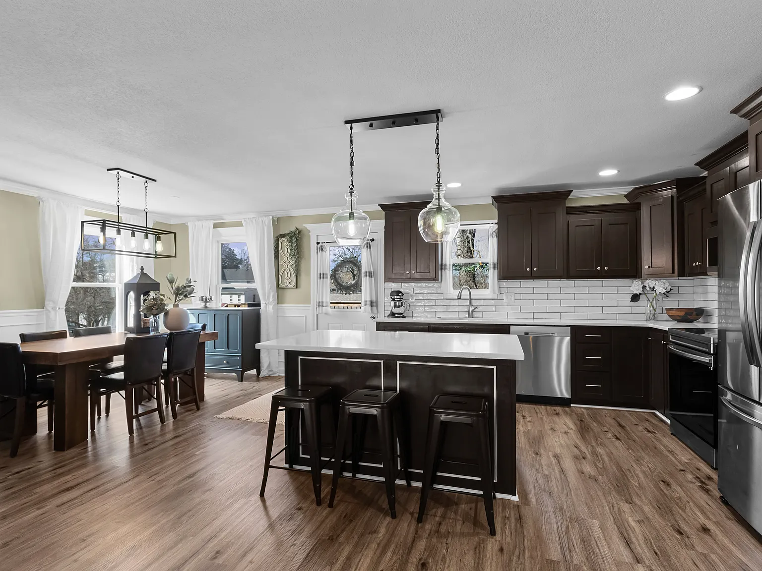 4 bed, 3.5 bath, 3340 sqft, $3,200 — Photo 4