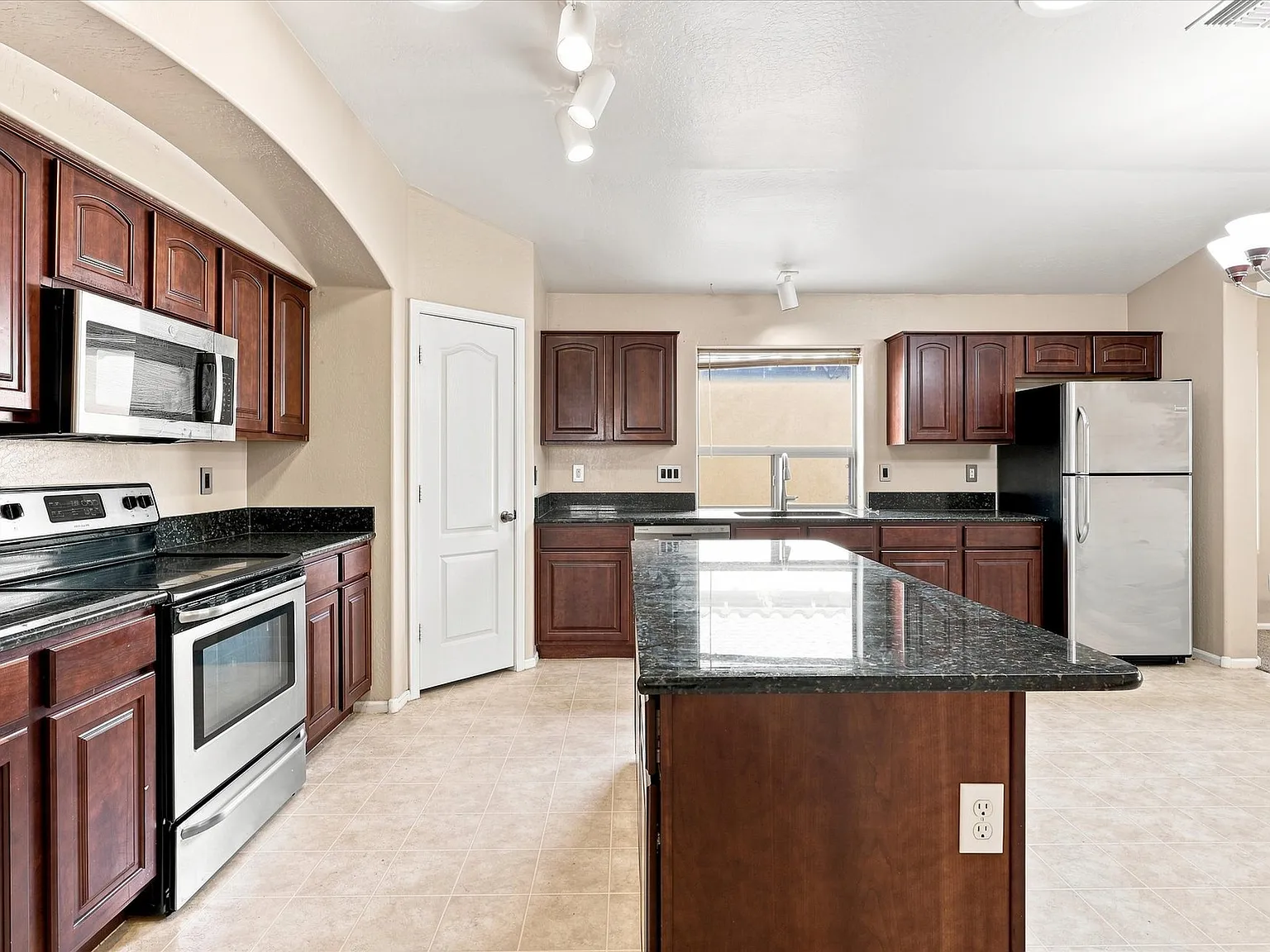 20 West Cooper Canyon Road — Photo 3