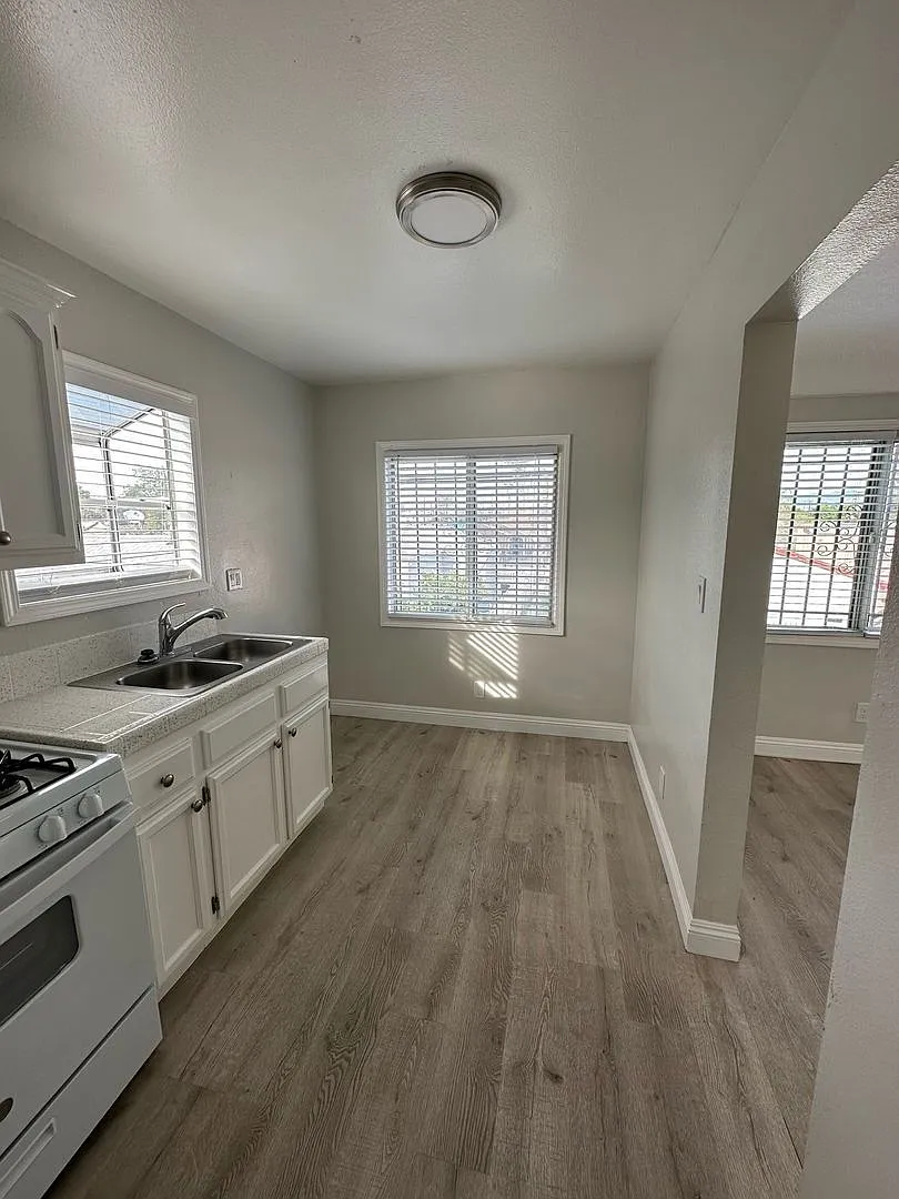 1 bed, 1.0 bath, $1,995 — Photo 2