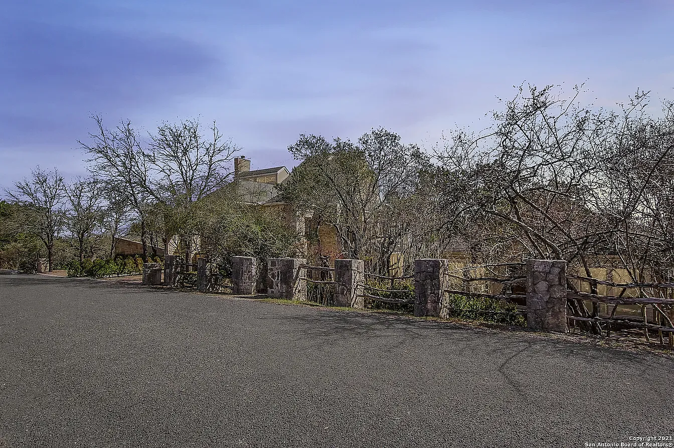 5 bed, 4.5 bath, 5700 sqft, $6,500 — Photo 4