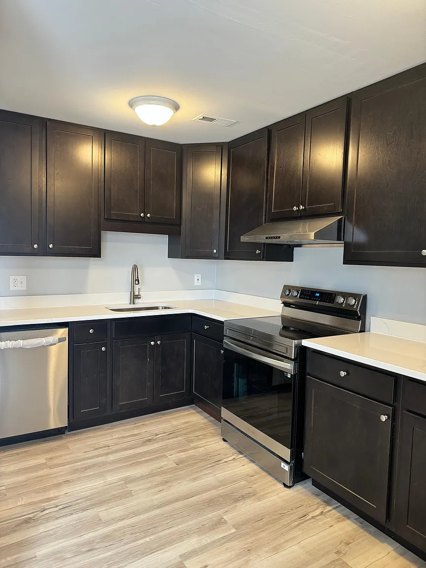 156 Grand Dr photo 1
