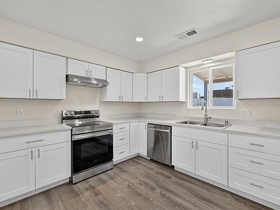5th image of 102 2nd St SE