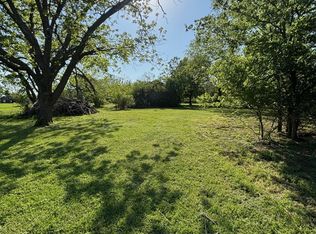 921 Country Club Rd, Cleburne, TX 76033