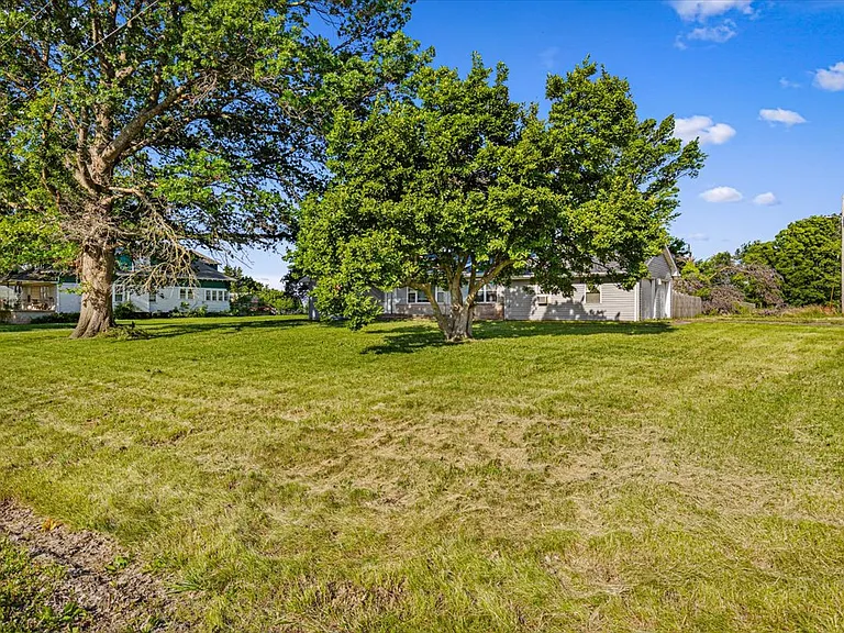 535 Wallace St — Photo 31
