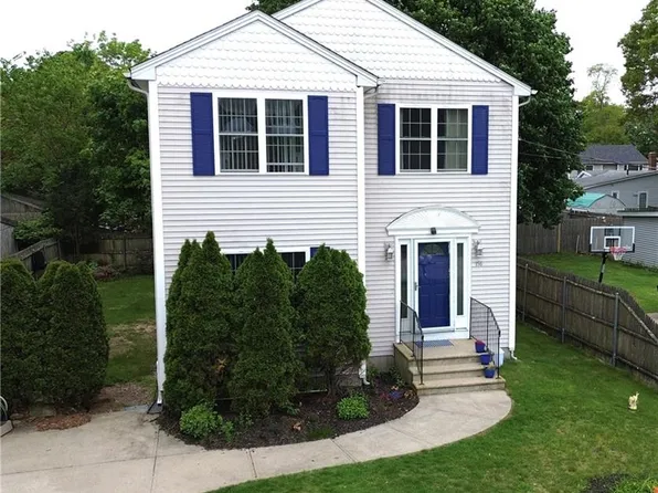 156 Coburn St, Warwick, RI 02889