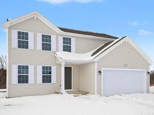 1648 Captains Dr, Hancock, MI 49930