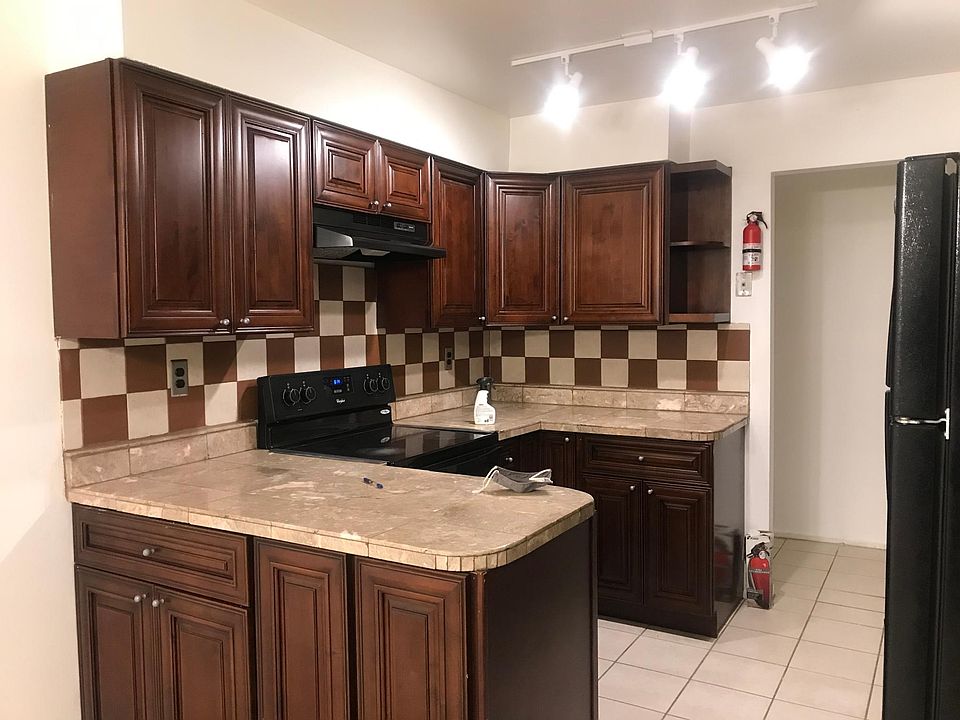2nd image of 102 Green Hollow Dr