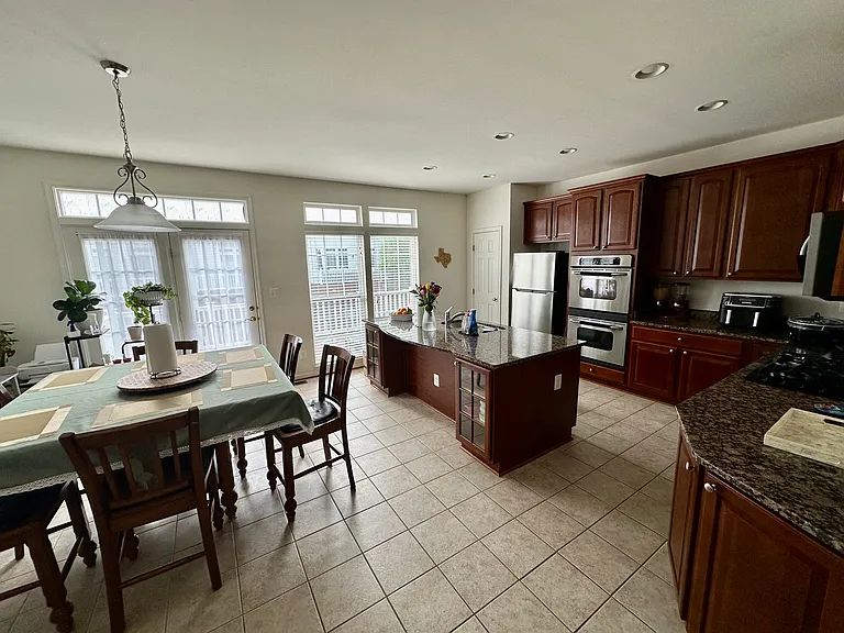 2207 Potomac Club Pkwy — Photo 10