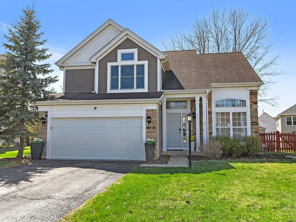 9 Royal Oak Ct, Lake In The Hills, IL 60156