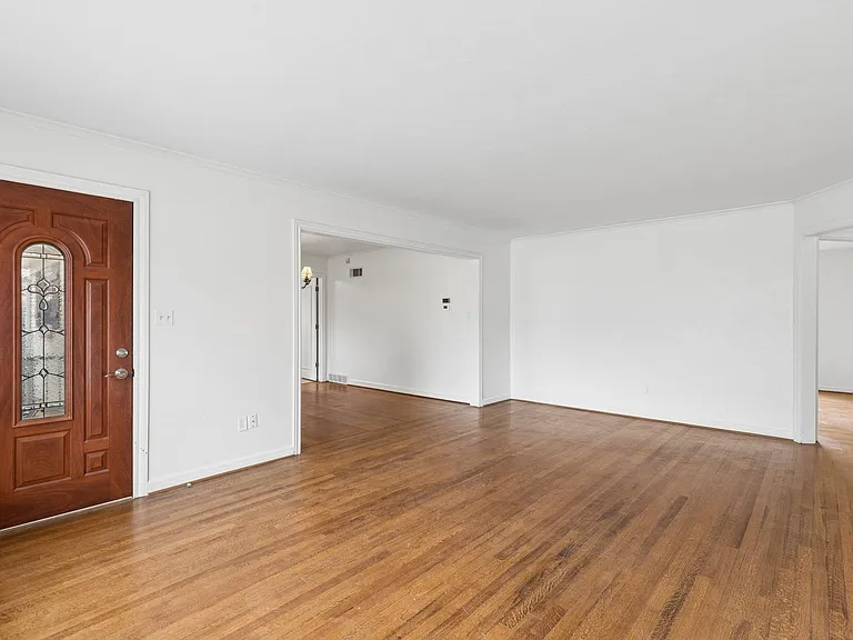 1108 Larchmont Ln — Photo 11