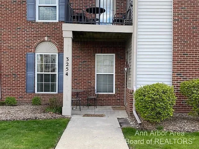 3254 Primrose Ln photo 1