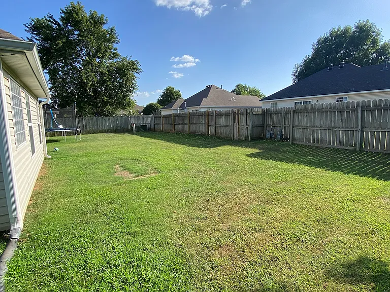 610 Topaz St — Photo 23