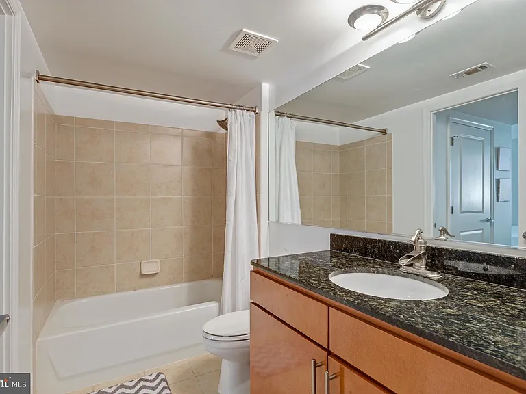 915 E St NW #1001 — Photo 21