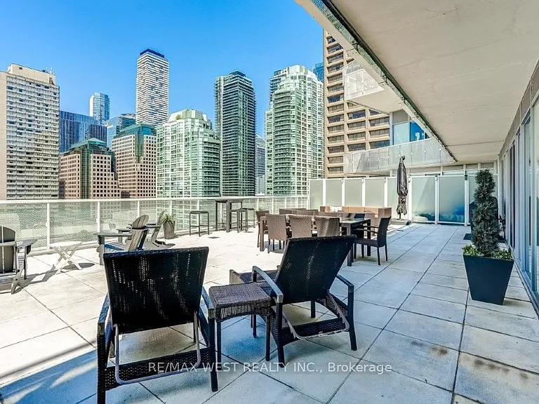 15 Queens Quay E #1006 — Photo 25