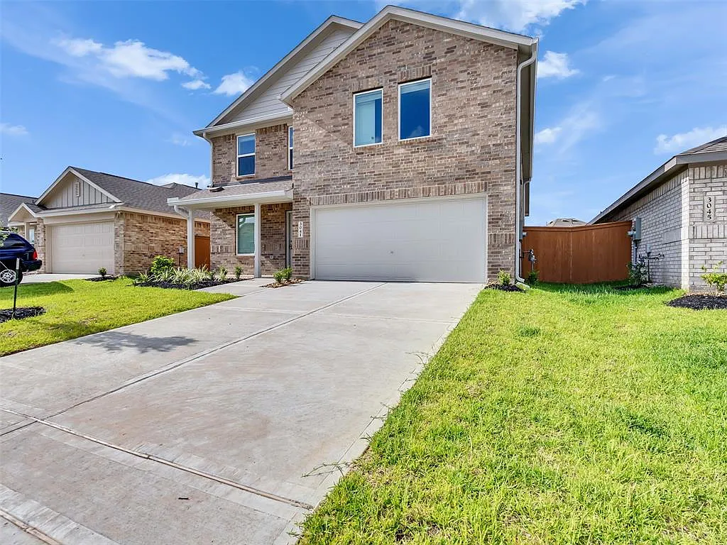 4 bed, 2.5 bath, 2247 sqft, $2,500 — Photo 2