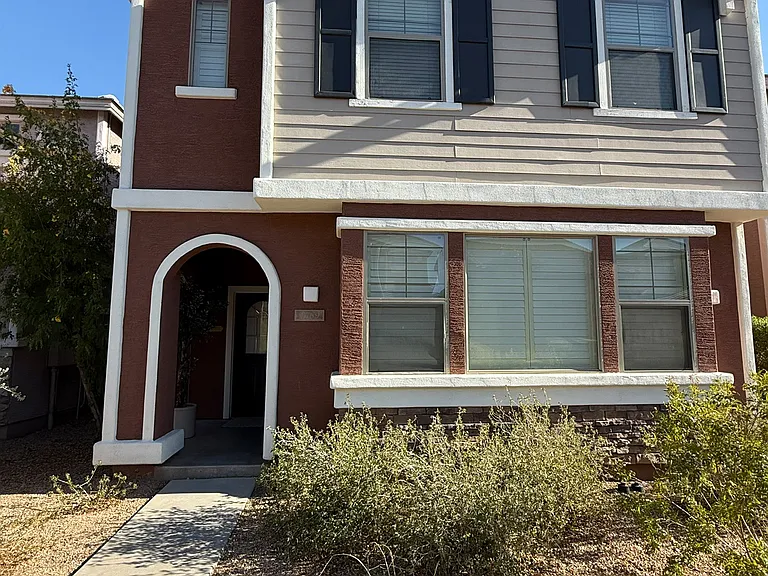 Beautiful curb appeal in a desirable North Phoenix neighborhood.