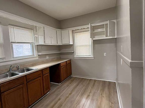 3rd image of 13331 Strathmoor St