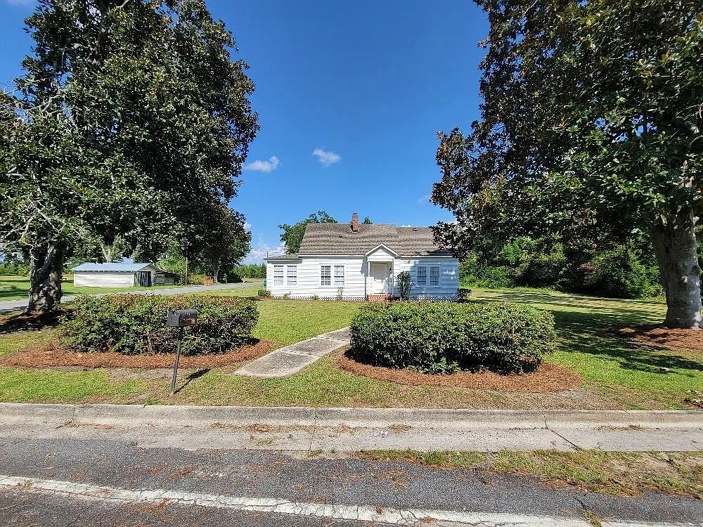 4 bed, 2198 sqft, $1,900 — Photo 2
