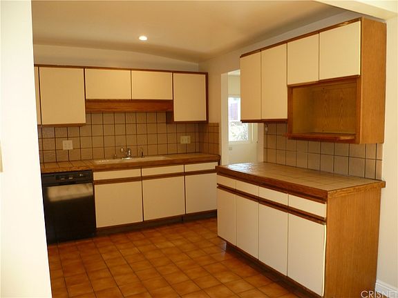 5th image of 208 E Avenue J12
