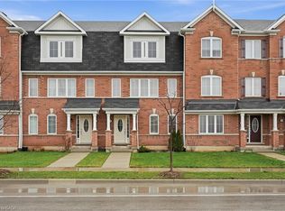 230 Avonsyde Blvd #15, Hamilton, ON L8B 1T9