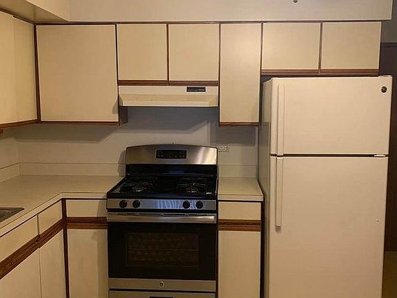 4th image of 4179 Essex Ct