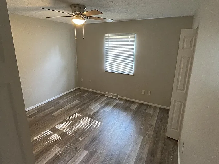 1837 Clearbrook Rd NW — Photo 3