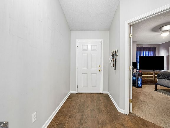 5th image of 301 Faye Ct