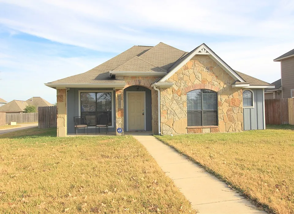2010 Turning Leaf Dr