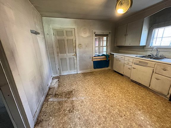 3rd image of 1108 Glentana St