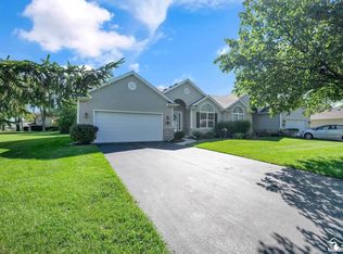 6586 Black Diamond Ln, Lambertville, MI 48144
