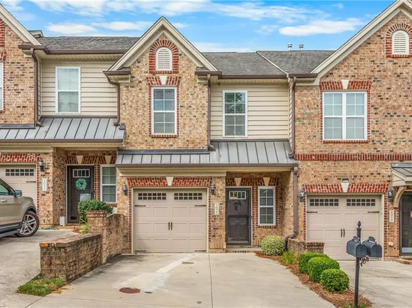 1025 Richmond Park Dr, Winston Salem, NC 27103