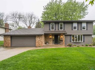 2012 E Elizabeth Dr, Sioux Falls, SD 57103