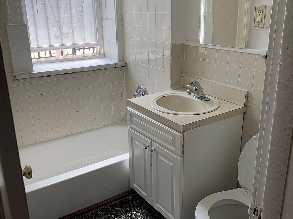 2nd image of 83 2nd Ave APT B5