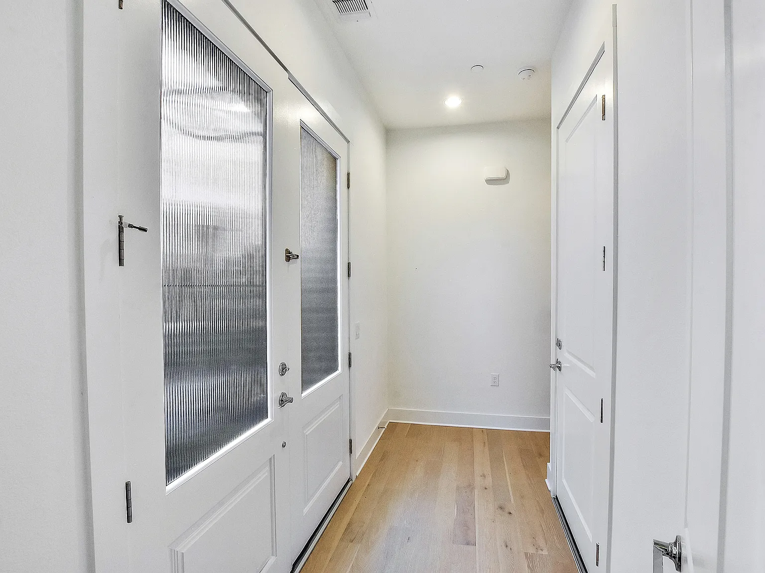 3 bed, 3.5 bath, 1891 sqft, $3,950 — Photo 3