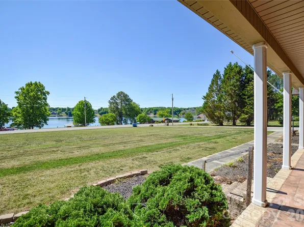 365 Wildlife Club Ln, Taylorsville, NC 28681