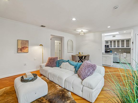 3rd image of 1108 Hudson St APT 6B
