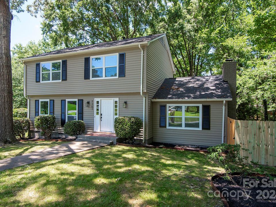 1st image of 2201 Knickerbocker Dr
