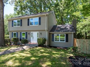 2201 Knickerbocker Dr, Charlotte, NC 28212